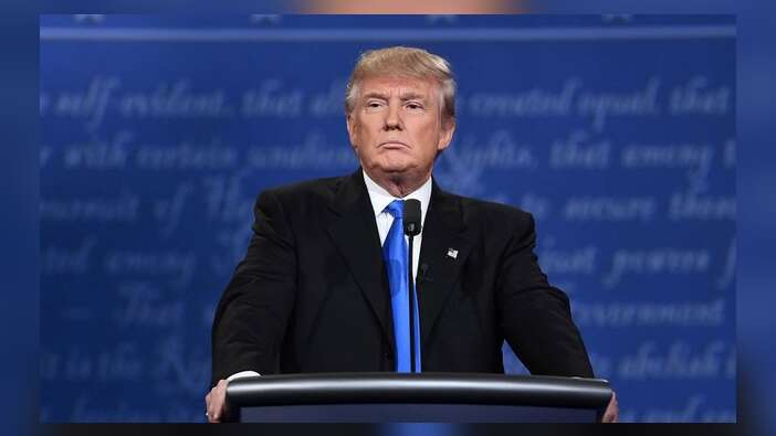 Donald Trump imzayı attı