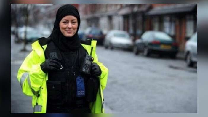 İskoçya'da polislere başörtüsü izni