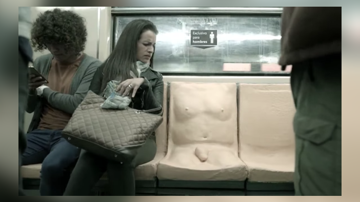 Metroda "penisli" koltuk! Kimse oturmadı... / VİDEO