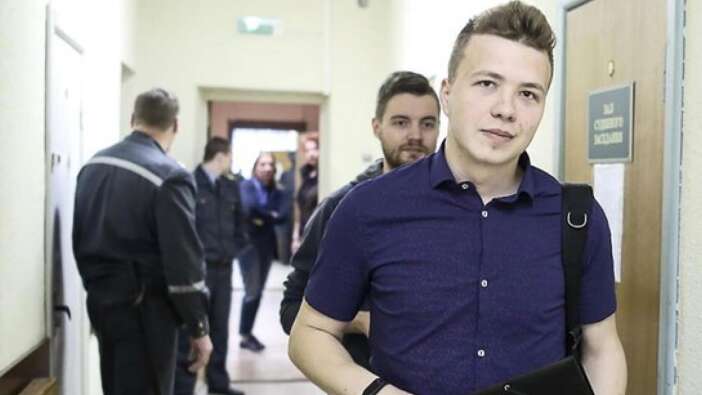 Belarus'un gazeteciyi gözaltına aldığı operasyon büyük tepki çekti