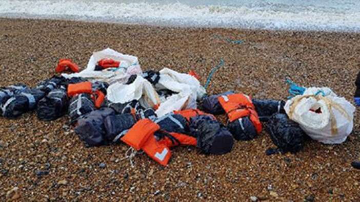 İngiltere'de 1 ton kokain sahile vurdu!