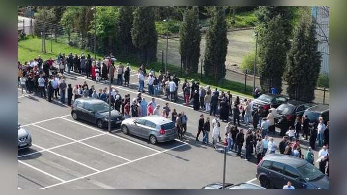 Almanya'da 500 metrelik 16 Nisan kuyruğu