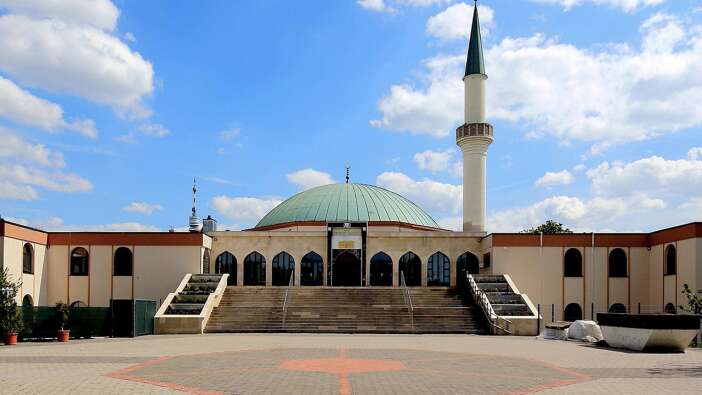 Avusturya'da ırkçılık kabusu büyüyor: Camileri hedef alıyorlar