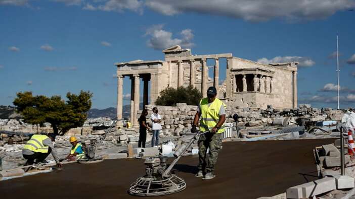 Antik şehir Akropolis'e yapılan beton yola tepki var!