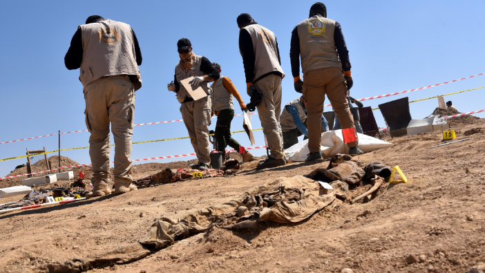 Irak'ta toplu mezar! DEAŞ'ın katlettiği 123 kişinin cesedi bulundu