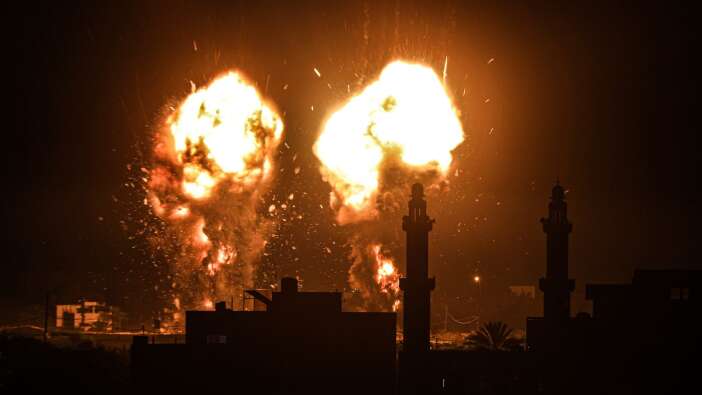 Netanyahu gitti, Bennett geldi: İsrail, Gazze Şeridi'ni yine bombaladı!