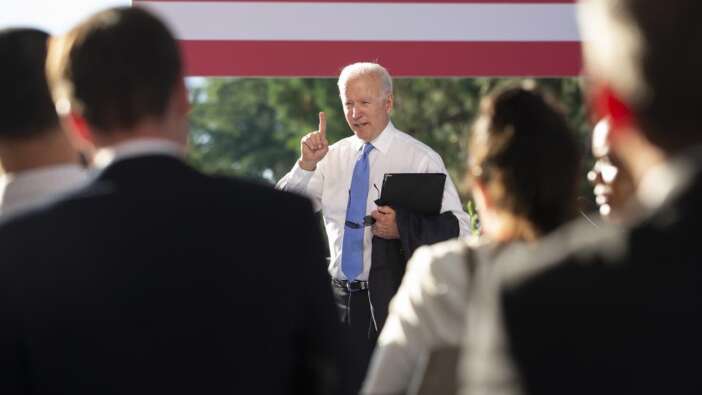Biden, ısrarla soru soran muhabiri azarladı!