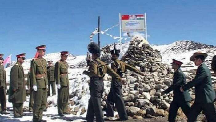 Hindistan, giderek ısınan Çin sınırına 50.000 asker daha gönderdi!