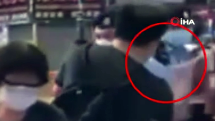 Önce polisi sırtından sonra da kendini kalbinden bıçakladı!