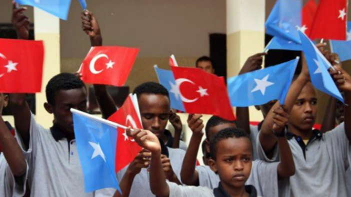 Mogadişu'da polis konvoyuna bombalı saldırı gerçekleşti!