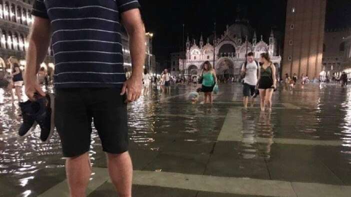 Venedik'in ünlü San Marco Meydanı’nı su bastı