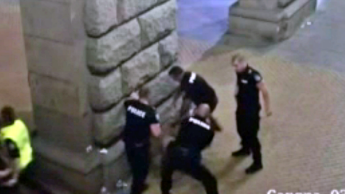 Polis şiddetinin anbean görüntüleri ortaya çıktı! Ülke karıştı!