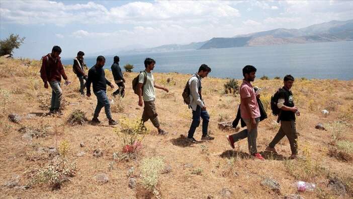 İran, Afgan mülteciler için kararını verdi: Salgın ve güvenlik risklerine dikkat çekti