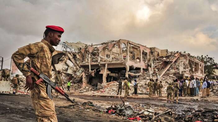 Mogadişu'da istihbarat karargahına yakın yerde intihar saldırısı!
