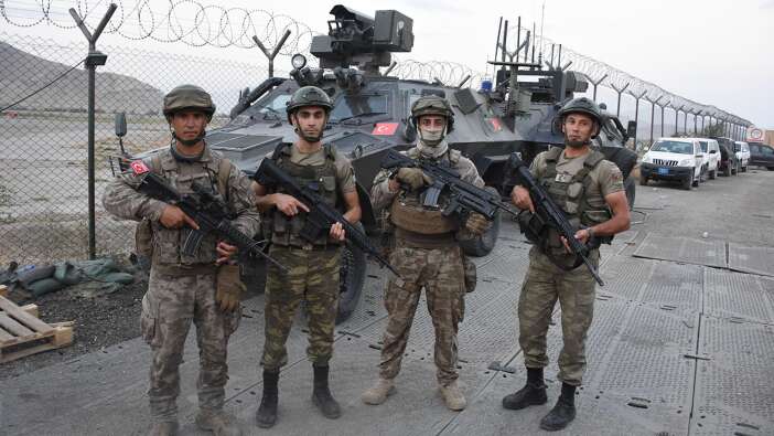 Türkiye ve Azerbaycan askerleri Afganistan'da omuz omuza