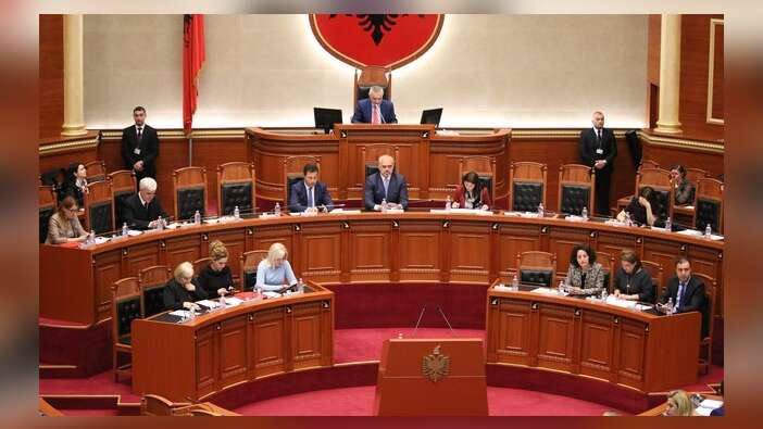 Arnavutluk'ta adaysız cumhurbaşkanlığı seçimi