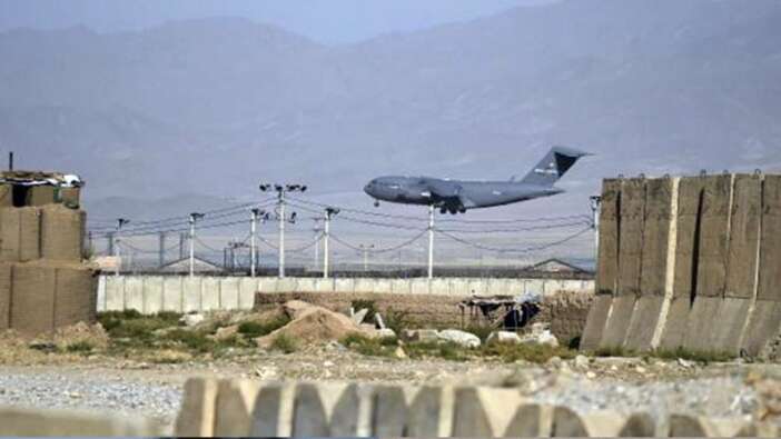 Afganistan'da korkutan gelişme: İçinde sivillerin olduğu uçağa ateş açtılar