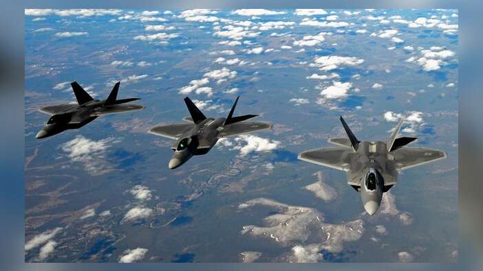ABD jetlerinden Rus bombardıman uçaklarına önleme