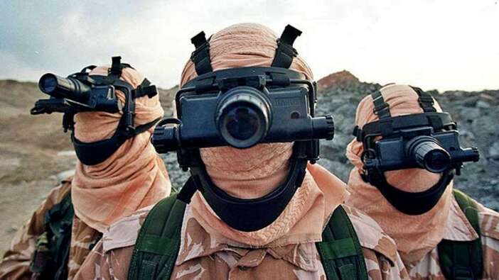 SAS (İngiliz Özel Kuvvetleri) komandoları burka giyerek ülkeden kaçtı!
