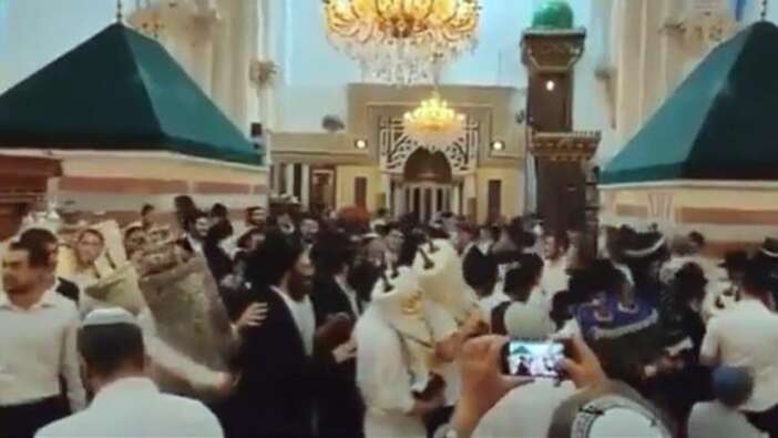 Yahudiler'den pes dedirten hareket: Filistin'de camii basıp dans ettiler! İşte o skandal anlar...