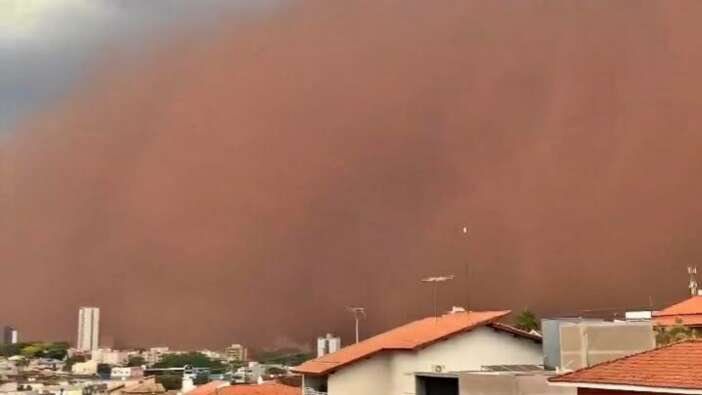 Korku filmlerini aratmayan kum fırtınası dehşet saçtı!