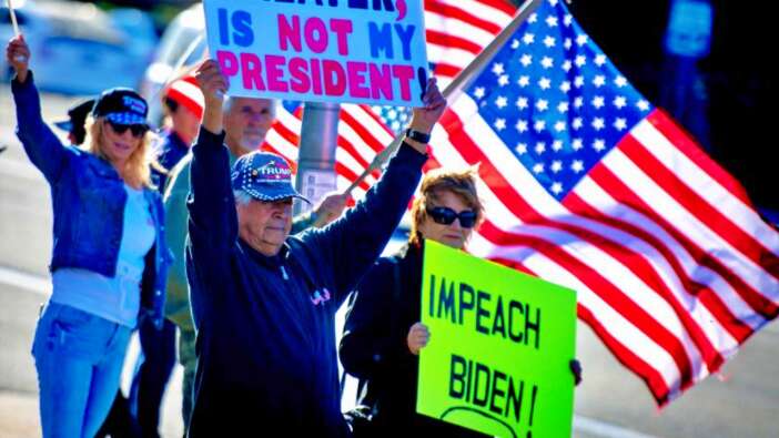 Biden'a ABD'lilerden protesto: Hain! Bizim Başkanımız değilsin!