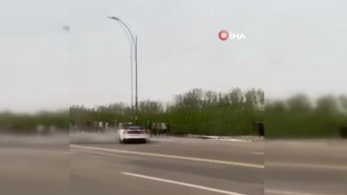 Yarış otomobili pistten çıkıp seyircinin arasına daldı: 3 yaralı