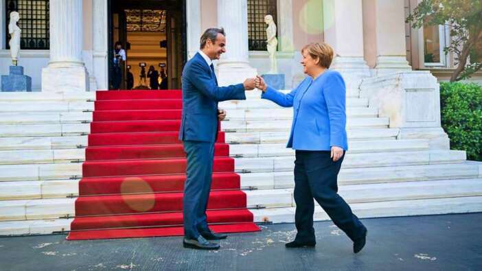 Merkel'den Miçotakis'e: Türkiye bizim NATO müttefiğimiz ve komşumuz!