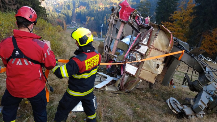 Teleferik faciası! Kabin 30 metreden yere çakıldı