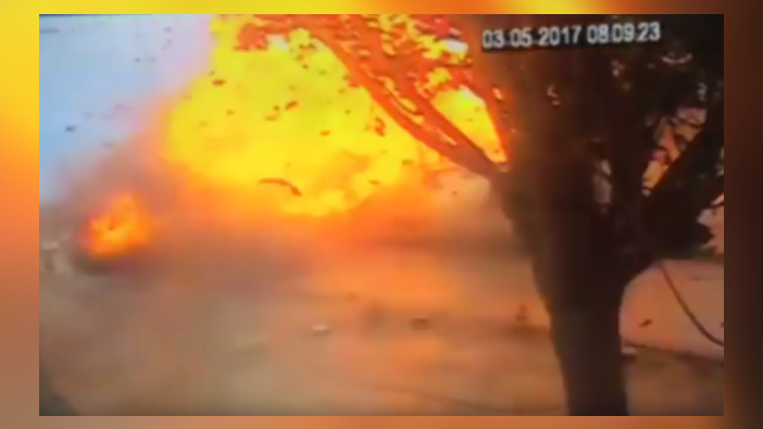 Suriye'nin Azez kentinde bombalı saldırı düzenlendi... İşte patlama anı / VİDEO