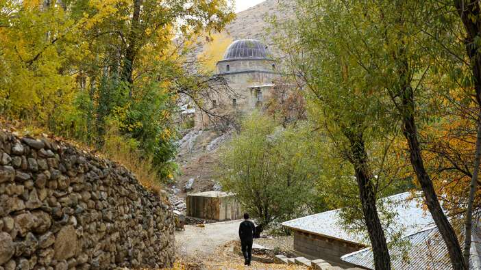 Van'da 311 yıllık cami fotoğraf tutkunlarının ilgi odağı oldu