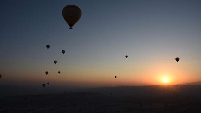 Kapadokya'da balon uçuşlarına fırtına engeli