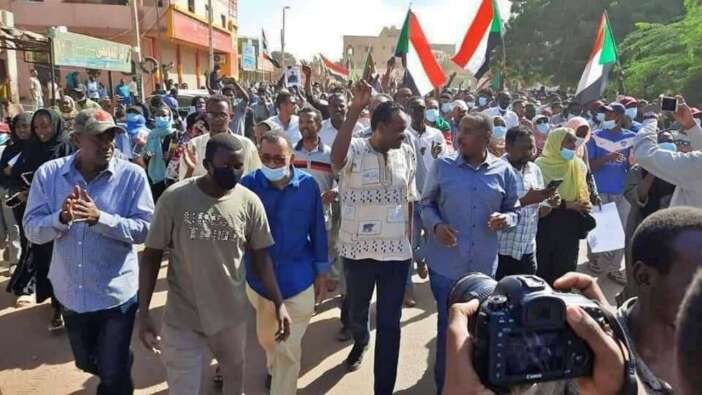Sudan'da binlerce kişi Cumhurbaşkanlığı Sarayı'na yürüdü