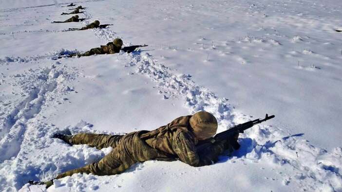 Azerbaycan komandolarının tatbikatı nefes kesti!