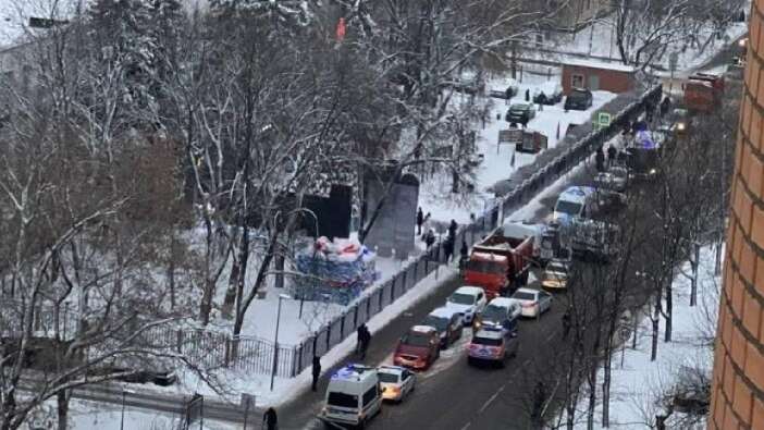 Devlet dairesine maskesiz girmek istedi, tepki görünce dehşet saçtı!