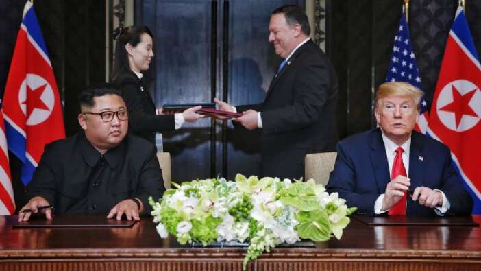 Trump, Kim Jong-un'a "Roket Adam" şarkısının kasetini vermiş!
