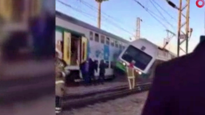 Metro raydan çıktı, hızlı tren hattına girip trenle çarpıştı!