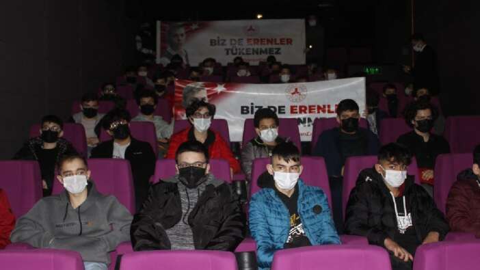Giresun’da Eren isimli 45 öğrenci ‘Kesişme; İyi Ki Varsın Eren’ filmini birlikte izledi