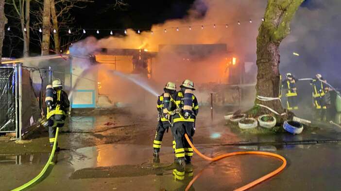 Almanya'da Türk'e ait büfe gece yarısı ateşe verildi!