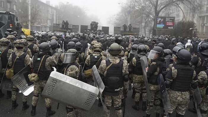 Kazakistan'da protestolar yeni bir boyut kazandı: İnternet erişimi kesildi, Rusya asker gönderecek