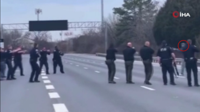 ABD polisi, yol kenarında oturan adamı kurşun yağmuruna tuttu!