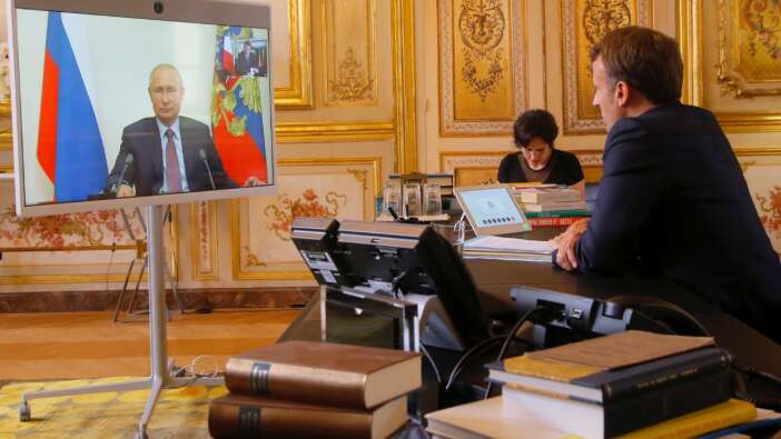 Fransa lideri Macron, Putin ile güvenlik garantilerini ele aldı!