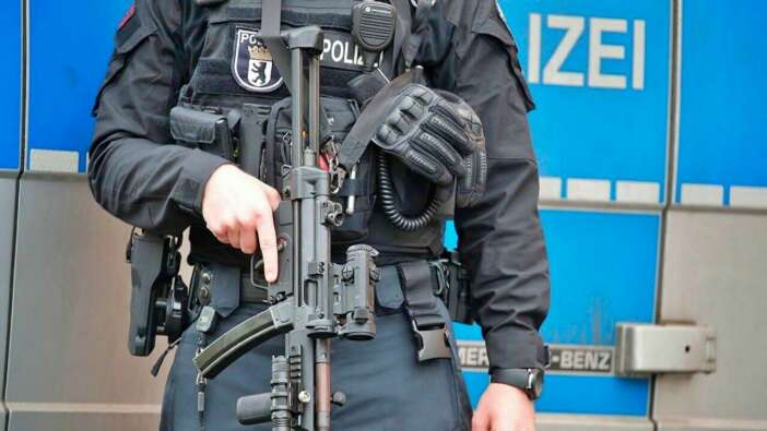 Hamburg'daki bir lisede 'silahlı saldırgan' alarmı verildi!