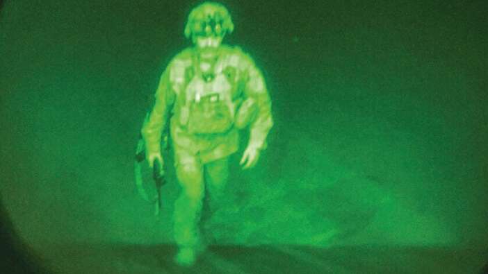 Afganistan'ı son terk eden ABD askeri Polonya'daki askerlerin başında!