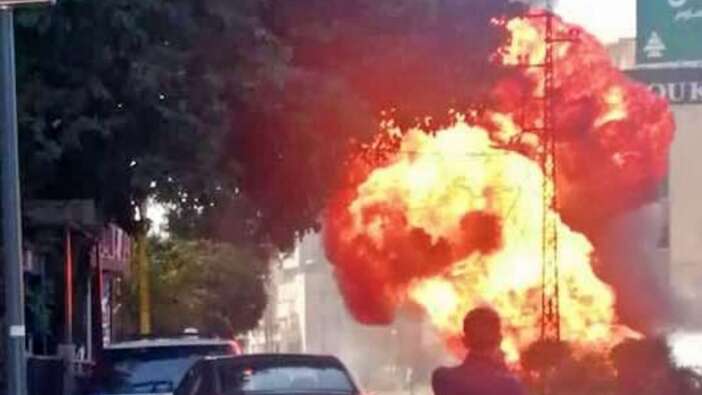 Akaryakıt taşıyan bir kamyonda şiddetli bir patlama meydana geldi!