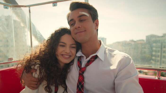 Su Burcu Yazgı Coşkun ve Onur Seyit Yaran'dan Gelmiş Geçmiş En İyi Poz Geldi