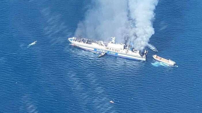 Yunanistan'da feribot yangını... Kayıp bir kişi bulundu