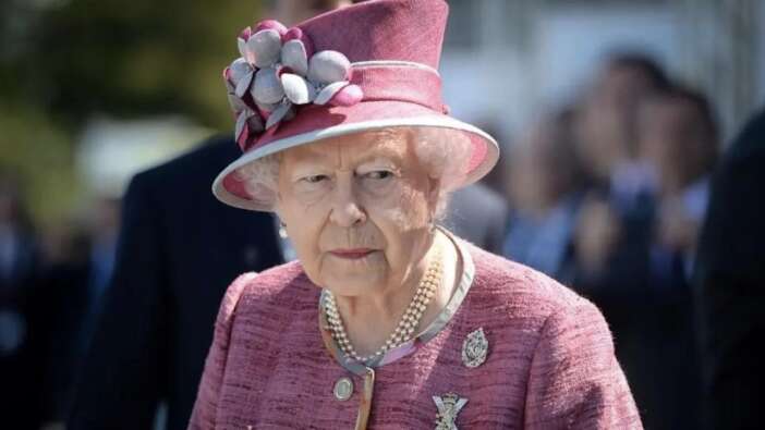 Kraliçe 2. Elizabeth koronavirüse yakalandı