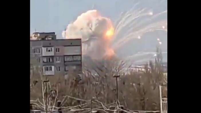 Ukrayna'dan son görüntüler... Melitipol Havalimanı Rus bombalarının hedefi oldu