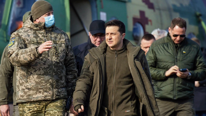 Zelenskiy, Ukrayna'da genel seferberlik kararnamesini imzaladı